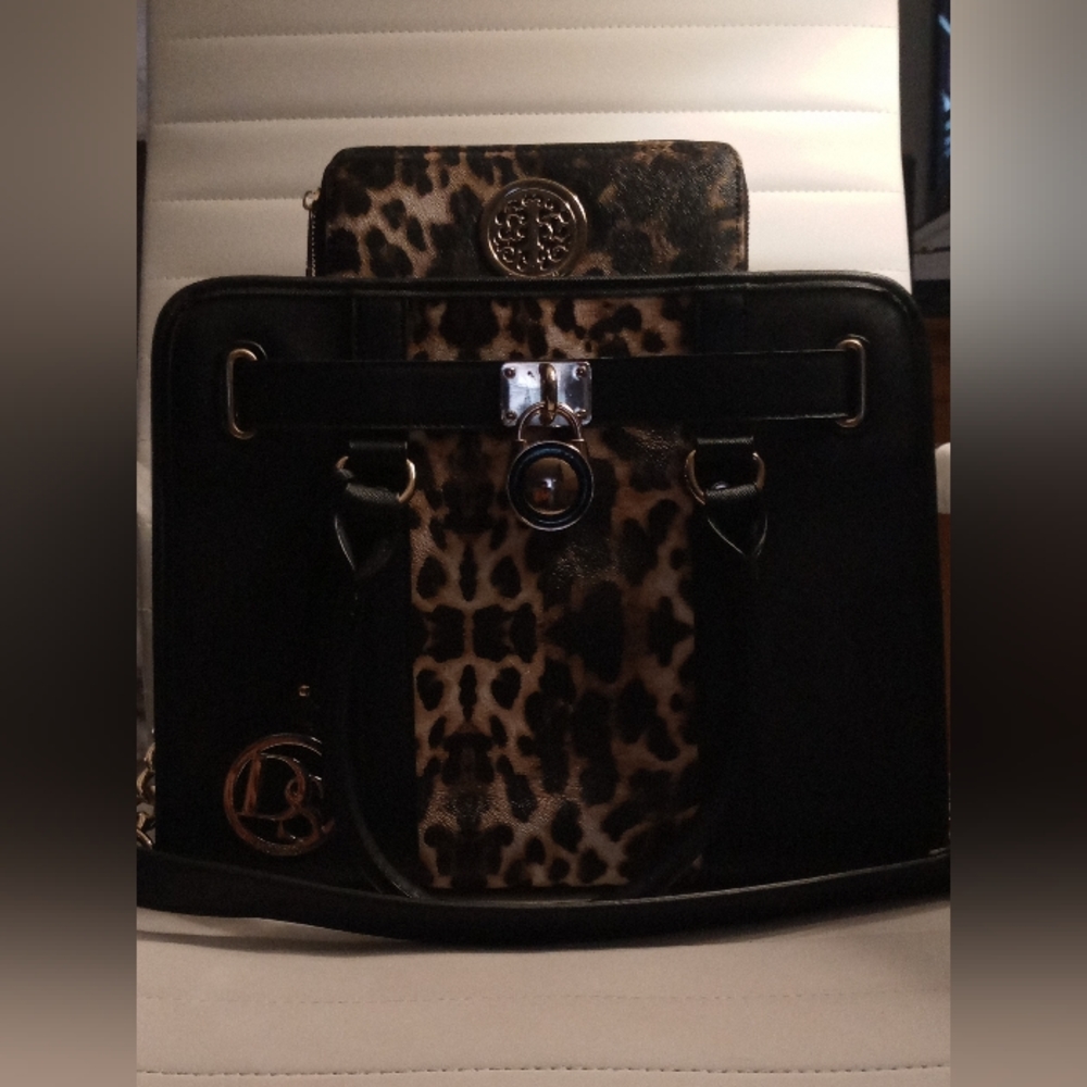 Dasein Black and Leopard Print Bag